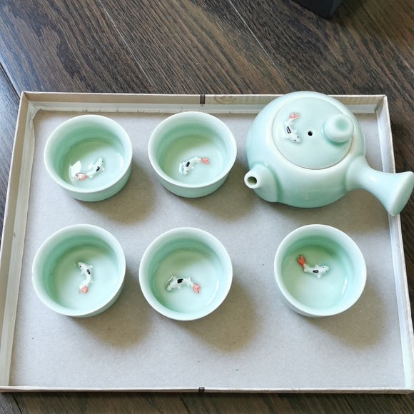 Tea Set - Picture 2 of 6